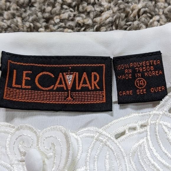 ✨3/$15 Vintage Le Caviar white embroidered button down 14 - Picture 7 of 7